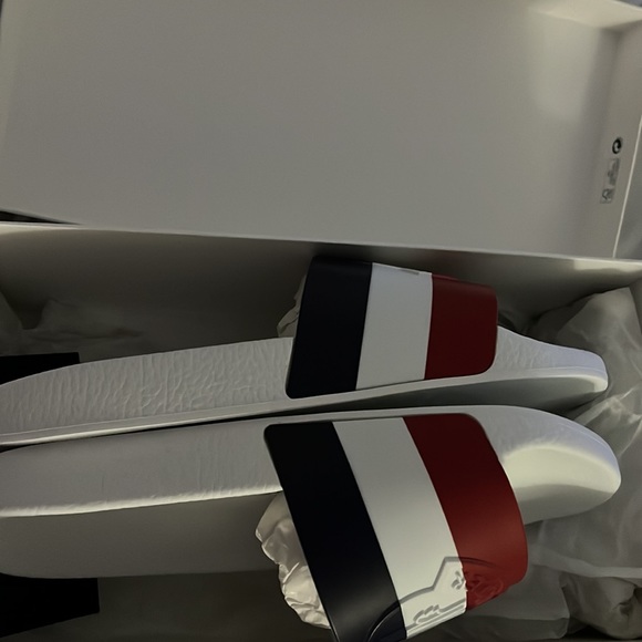 Moncler mens slides size 42. Basile sandalo never worn. - Picture 4 of 5